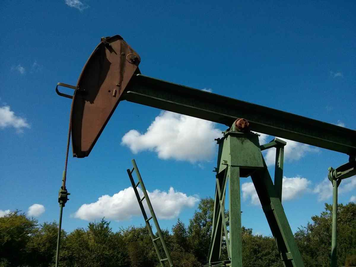 Oil 752566 1280